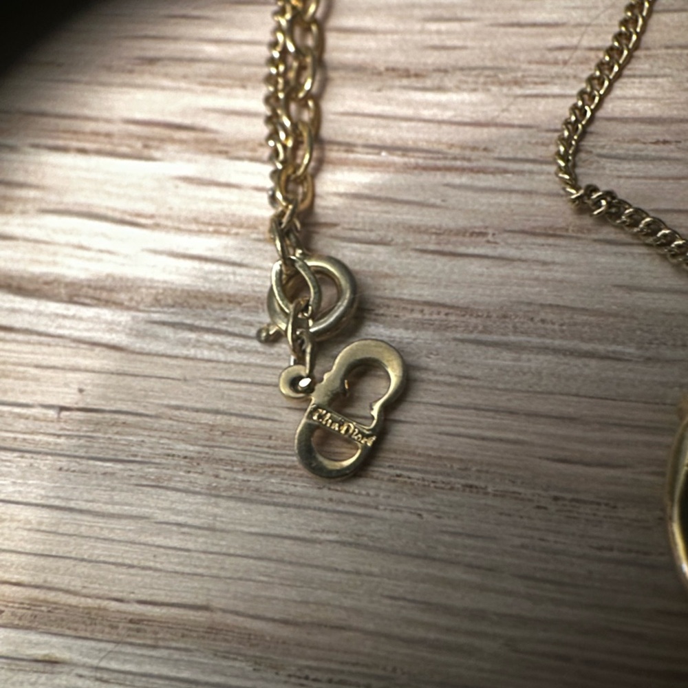 Christian Dior Vintage Gold Plated Oval CD Logo Pendant Necklace - Picture 5 of 6